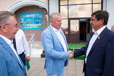 Сократить количество чиновников и повысить эффективность управления